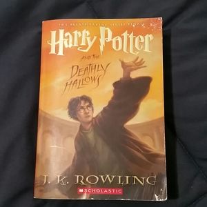 Harry Potter Deathly Hallows book